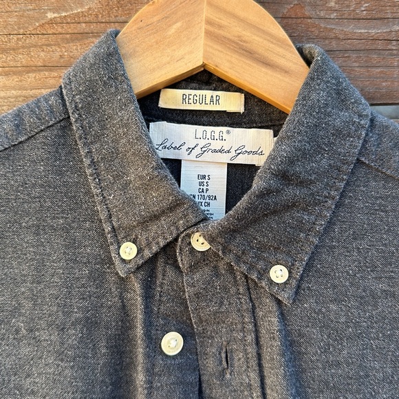 H&M Button Down Shirt - Picture 2 of 3